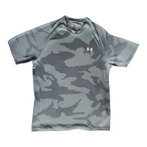 Under Armour Black and Gray Patterned Tee Medium